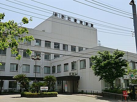 病院 900m みさと健和病院