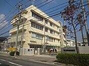 広島市立山本小学校（98m）