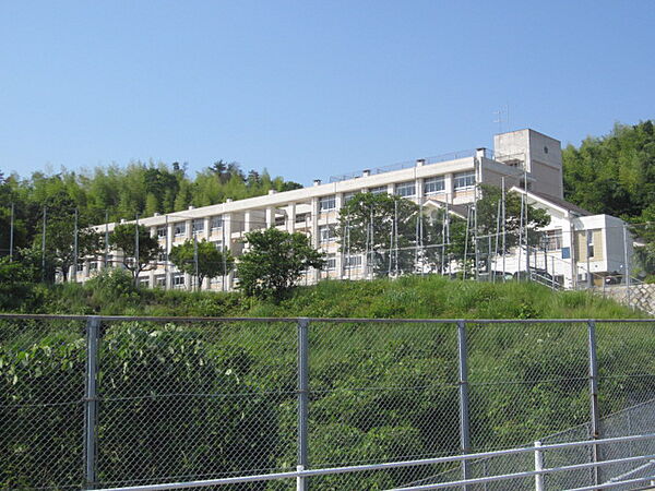 広島市立己斐上小学校（625m）