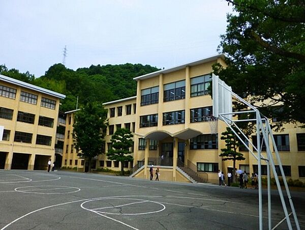 画像18:中学校「私立広島学院中学校まで1208ｍ」
