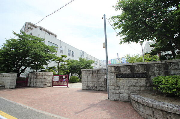 画像20:中学校「広島市立国泰寺中学校まで1325ｍ」