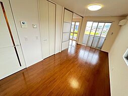 サープラス 2階1LDKのリビング/ダイニング