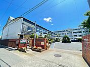小学校「広島市立長束小学校まで610ｍ」