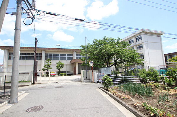 画像14:小学校「広島市立中筋小学校まで510ｍ」