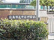 中学校「私立崇徳中学校まで822ｍ」