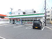 コンビニ「ファミリーマート中広3丁目店まで323ｍ」
