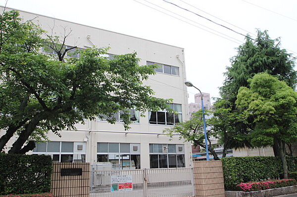 画像18:小学校「広島市立神崎小学校まで618ｍ」