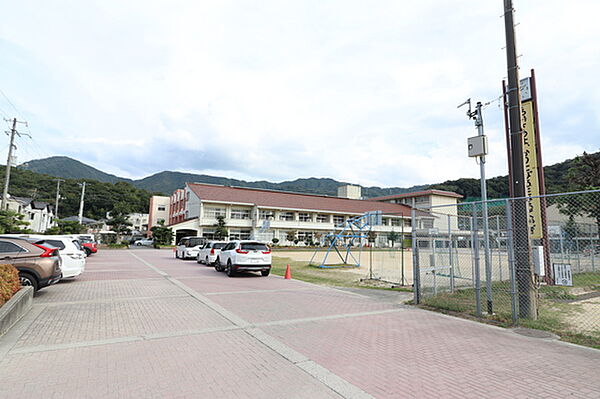 画像18:中学校「広島市立矢野中学校まで1347ｍ」