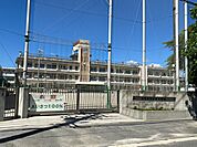 小学校「広島市立山本小学校まで565ｍ」