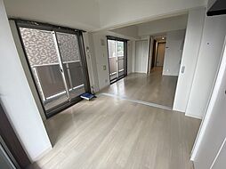 ファビュラス曙 7階1LDKのリビング/ダイニング