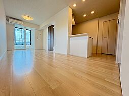 レディー　　バード 1階1LDKのリビング/ダイニング