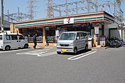 コンビニ「セブンイレブン広島草津東2丁目店まで325ｍ」
