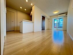 レディー　　バード 1階1LDKのリビング/ダイニング