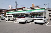 コンビニ「ファミリーマート南観音町店まで273ｍ」