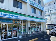 コンビニ「ファミリーマート曙四丁目店まで129ｍ」