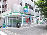 コンビニ「ファミリーマート横川町二丁目店まで82ｍ」