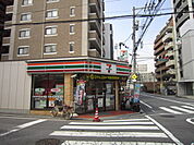 コンビニ「セブンイレブン広島鉄砲町店まで152ｍ」