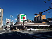 スーパー「フジ三篠店まで374ｍ」