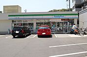 コンビニ「ファミリーマート己斐中一丁目店まで249ｍ」