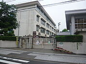 小学校「広島市立尾長小学校まで742ｍ」