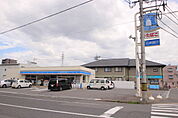 コンビニ「ローソン広島祇園三丁目店まで332ｍ」