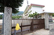 小学校「広島市立八木小学校まで1002ｍ」