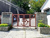 小学校「広島市立戸坂城山小学校まで509ｍ」