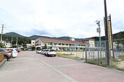 中学校「海田町立海田中学校まで745ｍ」
