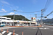 スーパー「ハローズ海田市駅前店まで404ｍ」