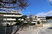 小学校「坂町立坂小学校まで2749ｍ」