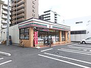コンビニ「セブンイレブン広島山手町店まで135ｍ」