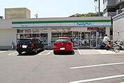 コンビニ「ファミリーマート己斐本町一丁目店まで116ｍ」