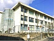 中学校「廿日市市立七尾中学校まで849ｍ」