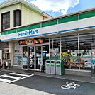 コンビニ「ファミリーマート皆実町六丁目店まで220ｍ」