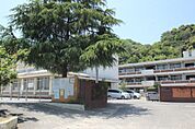 小学校「廿日市市立佐方小学校まで1407ｍ」
