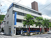 銀行「広島銀行牛田支店まで426ｍ」