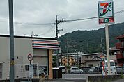 コンビニ「セブンイレブン広島畑賀2丁目店まで819ｍ」