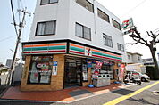 コンビニ「セブンイレブン広島草津新町店まで158ｍ」