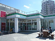 コンビニ「ファミリーマート大塚西四丁目店まで704ｍ」