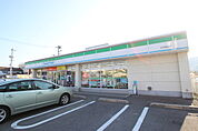コンビニ「ファミリーマート大竹西栄店まで320ｍ」