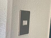 ※写真は別号室です