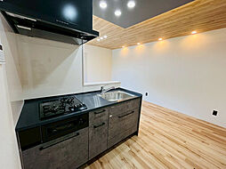 カーリー・ダダン元町 201 2階1LDKのリビング/ダイニング