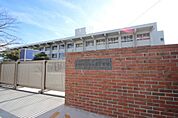 小学校「広島市立五日市東小学校まで942ｍ」