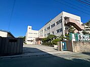 多米小学校（970m）