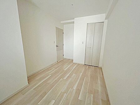 【洋室約6.5帖】 人気のウォークインクローゼット付き!収納力はあるのにお部屋をスッキリ見せてくれる優れもの!