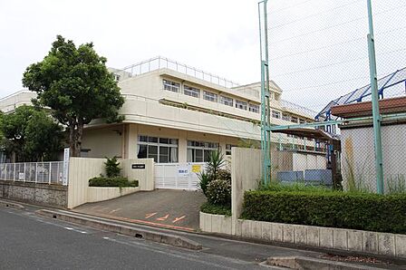 羽根井小学校(280m)