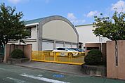 鷹丘小学校（890m）