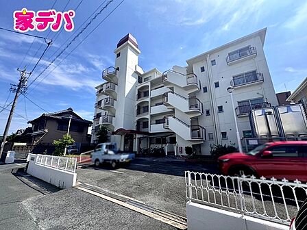 バス停徒歩2分、豊橋駅方面への移動にも便利な立地です。実際の陽当たりや前面道路、周辺の環境などもぜひ現地でご確認ください。スタッフが丁寧にご案内いたします。