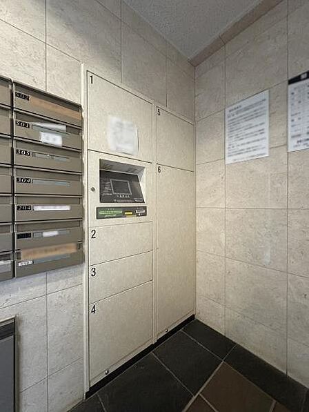 不在時にも荷物を受け取ることができる宅配ボックスがあります!