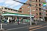 周辺：ファミリーマート 桜川三丁目店（402m）